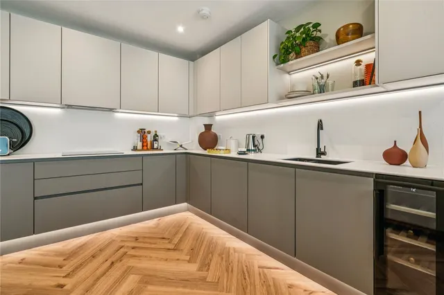 London Square, Bicknell Way, SW17, photo 2