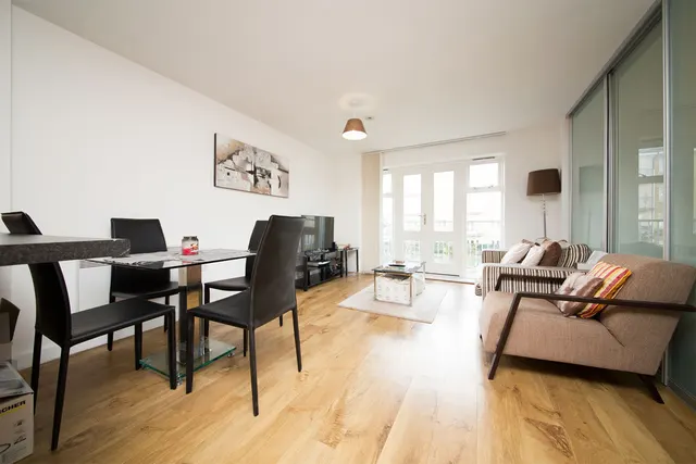 Park Lodge Avenue, West Drayton, photo 1