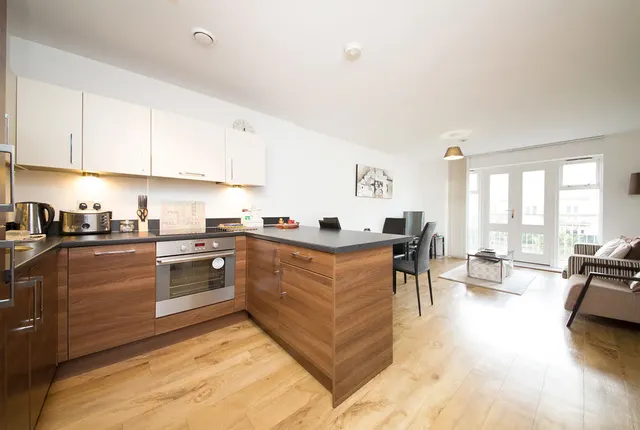 Park Lodge Avenue, West Drayton, photo 2