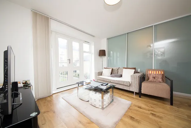 Park Lodge Avenue, West Drayton, photo 3