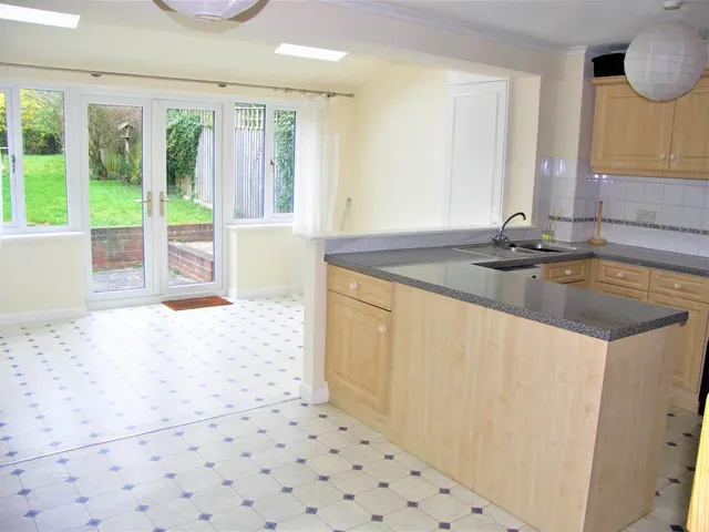 Hillview, Saunderton, HP14, photo 2