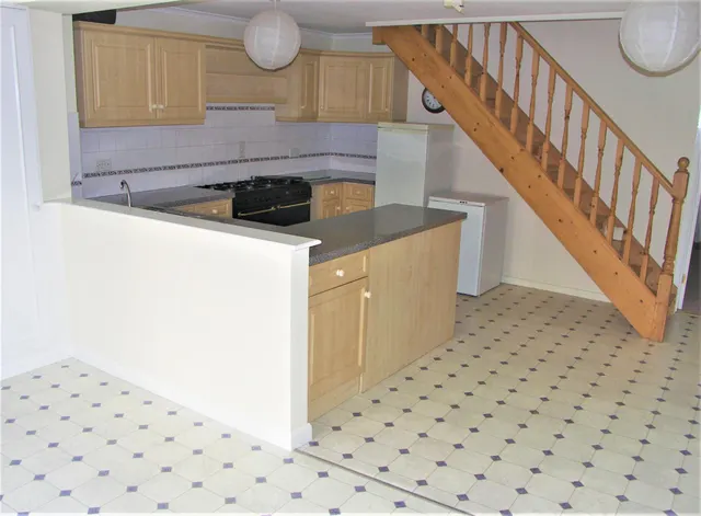 Hillview, Saunderton, HP14, photo 3