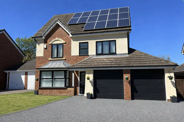 Finchlay Court, Brookfield, photo 1