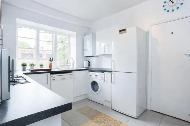 Photo 2 — Belsize Court Wedderburn Road, London NW3 5QN