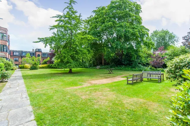 Photo 3 — Belsize Court Wedderburn Road, London NW3 5QN