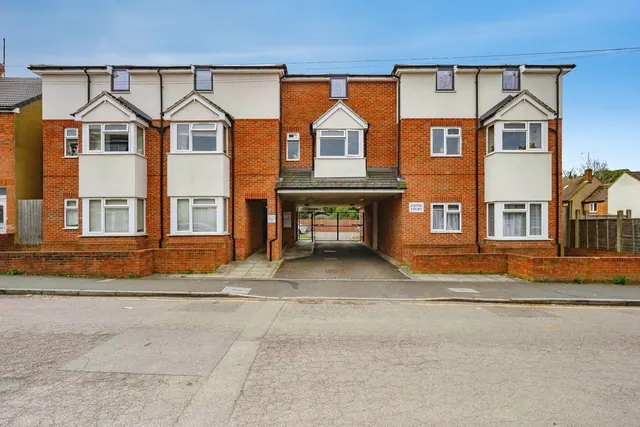 Empress Road, Luton, Bedfordshire, LU3, photo 1