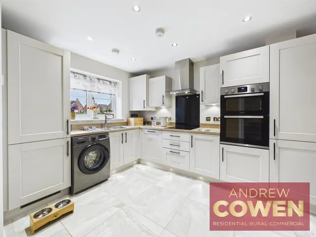 Bilberry Avenue, Eastfield, YO11, photo 2