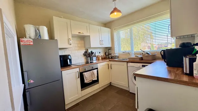 Avon Court, Netley Abbey, SO31, photo 3
