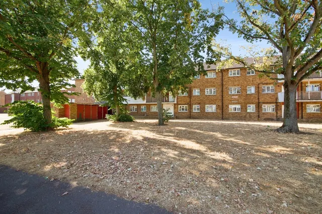 Padnall Road, Essex, RM6, photo 1