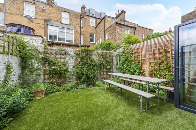 Gascony Avenue, London, NW6, photo 1