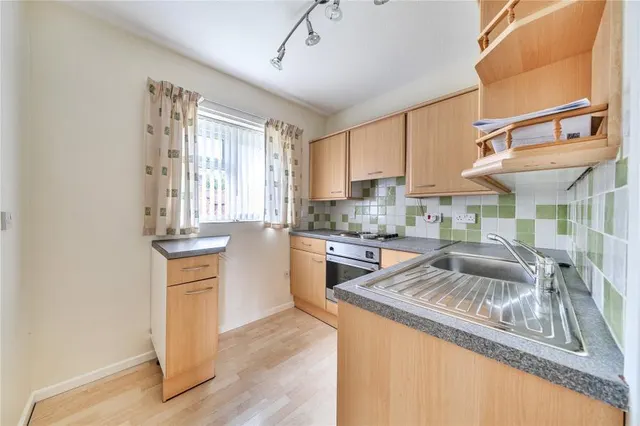 Oxford Road, Redhill, RH1, photo 3