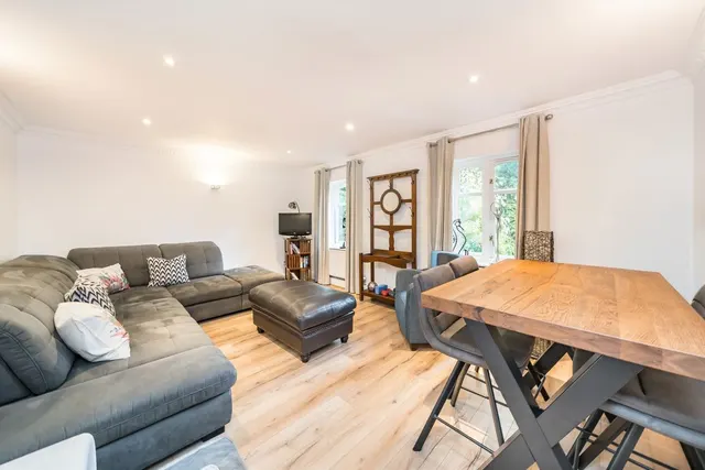 Hanger Hill, Weybridge, KT13, photo 2