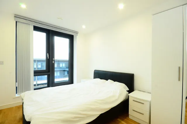 Photo 3 — 52 College House, 52 Putney Hill, London