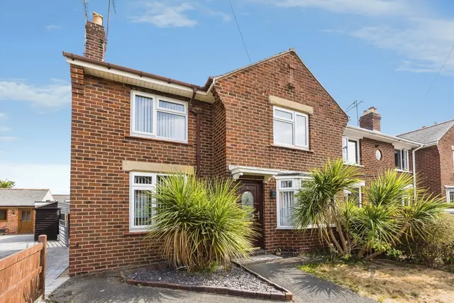 Ffordd Maelor, Wrexham, LL12, photo 1