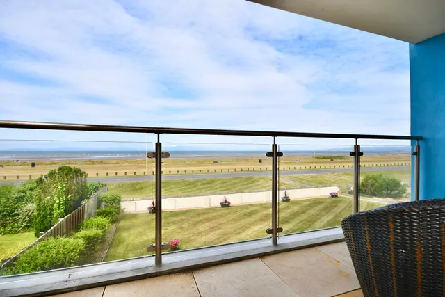 Photo 2 — 4 Beach View, Beach Road, Troon, KA10 6XQ