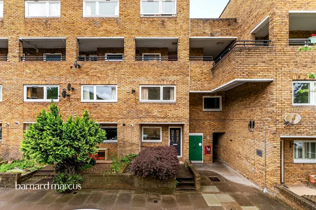 Turenne Close, London, photo 1
