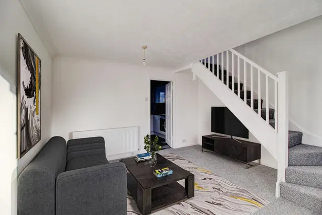 Honeysuckle Close, Bradley Stoke, BS32, photo 3