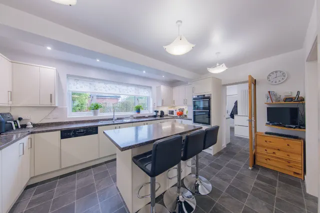 Photo 2 — Chiltern Road, Culcheth, Warrington, WA3 4LQ