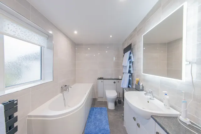Photo 3 — Chiltern Road, Culcheth, Warrington, WA3 4LQ