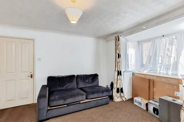 Photo 2 — Oliver Close, Rushden