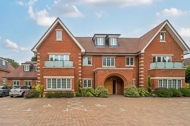153 Amersham Road, Beaconsfield, HP9, photo 1