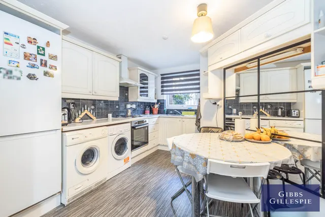 Bennett Close, Northwood Fees Apply, HA6, photo 2