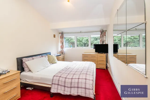 Bennett Close, Northwood Fees Apply, HA6, photo 3