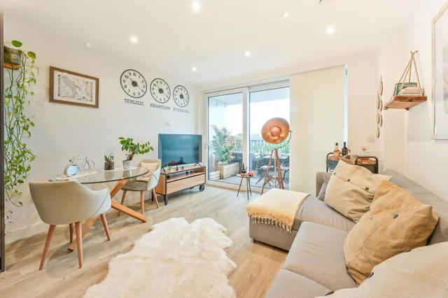 86 Beck Square, London, photo 1