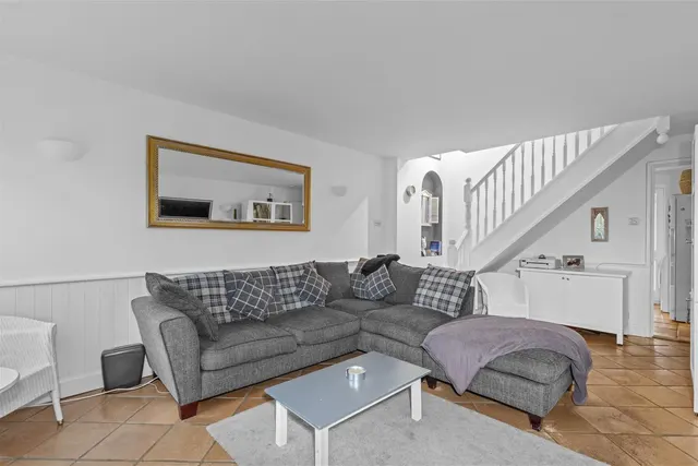 Hillington Close, Aylesbury, HP19, photo 2