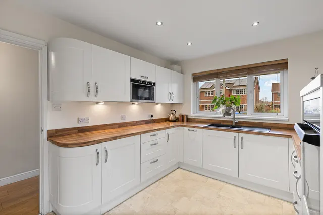 Lyndale Avenue, Edenthorpe, DN3, photo 2