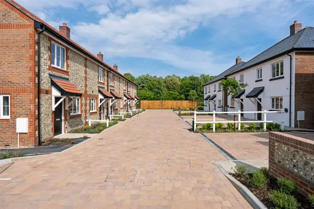 Angmering, BN16, photo 1