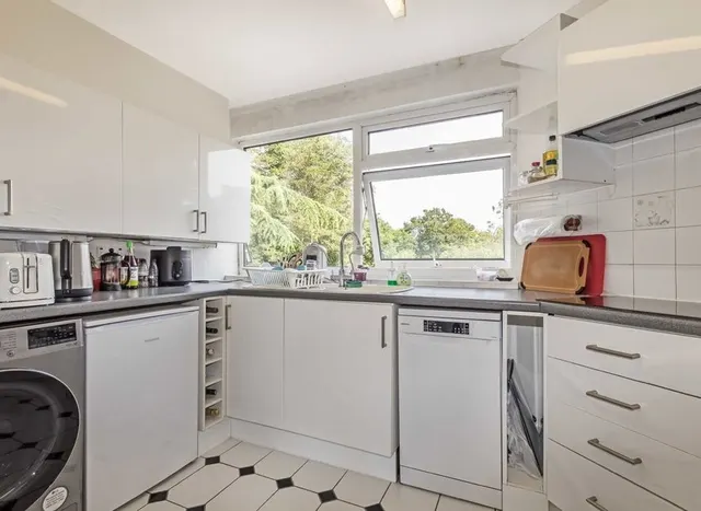 Wellesley Road, Strawberry Hill, TW2, photo 3
