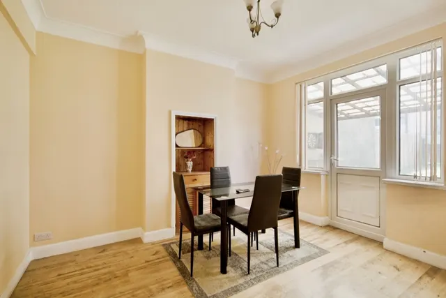Bath Road, Forest Gate, E7, photo 3