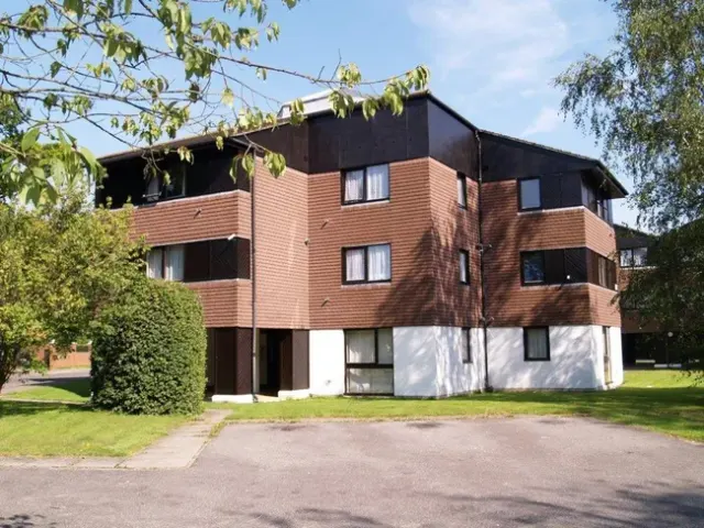Ifield West