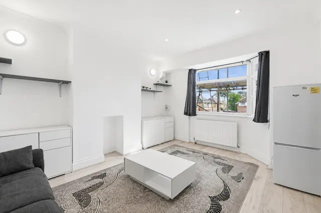 Elmcroft Close, Feltham, TW14, photo 1