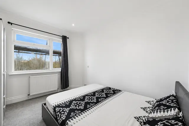 Elmcroft Close, Feltham, TW14, photo 3