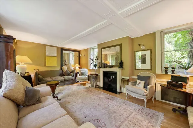 Photo 3 — Frognal, Hampstead Village, London, NW3 6XU