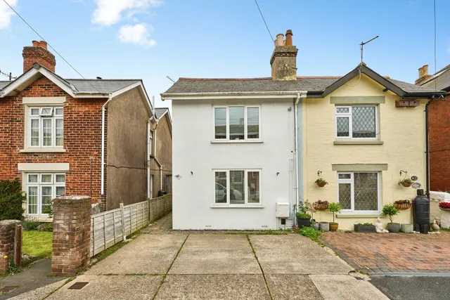 Newcomen Road, Sandown, PO36, photo 1