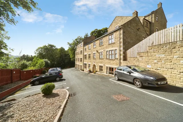 Banks Lane, Riddlesden, Keighley, photo 1
