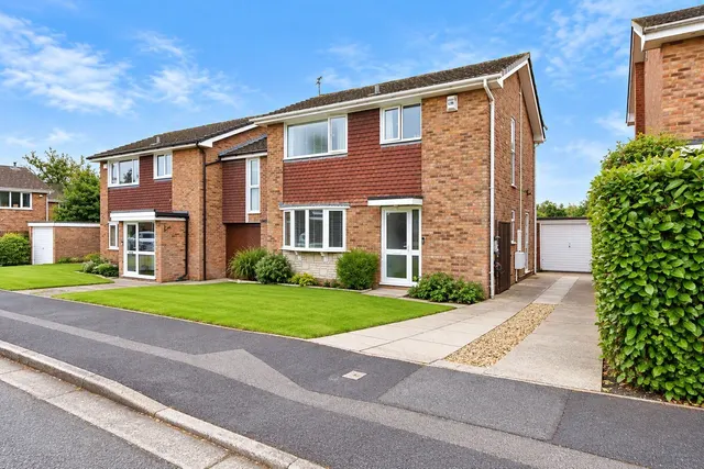 Meadowside, Bramhall, SK7, photo 2