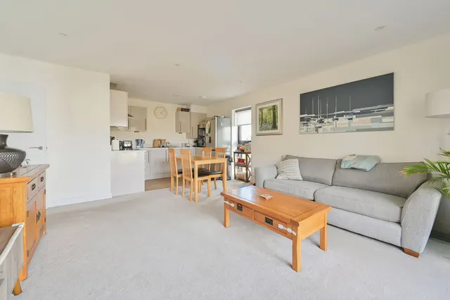 Bessemer Road, Welwyn Garden City AL7 1GH, photo 1