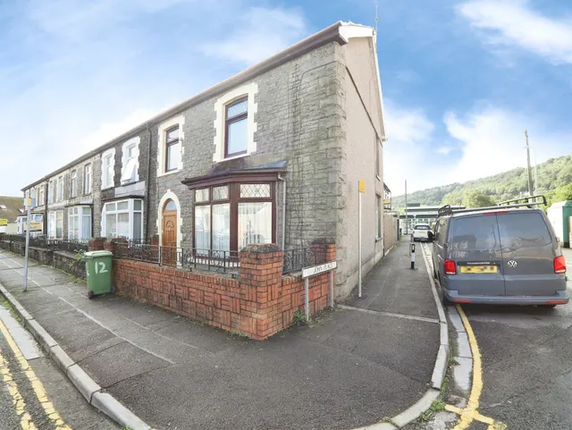 John Street, Pontypridd, CF37, photo 2