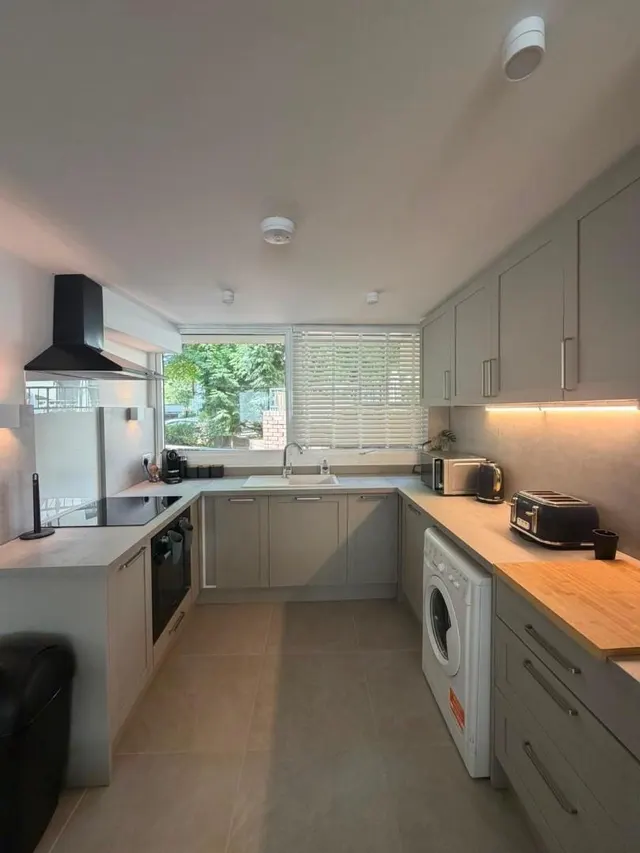 Photo 3 — Malden Crescent, London