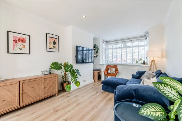 Broadgate Lane, Horsforth, LS18, photo 3