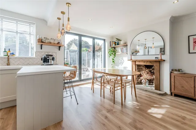 Broadgate Lane, Horsforth, LS18, photo 2