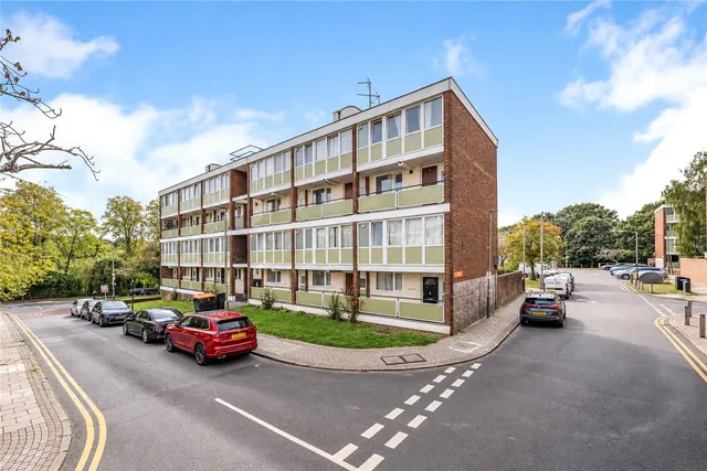 Ibsley Gardens, London, SW15, photo 1
