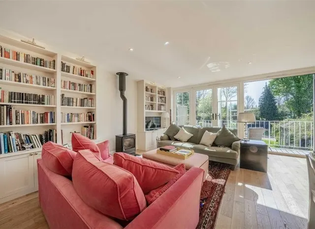 Willow Way, Sunbury-on-Thames, TW16, photo 3