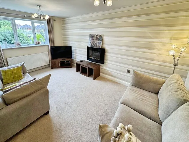 Photo 2 — Linthouse Lane, Wolverhampton, West Midlands, WV11