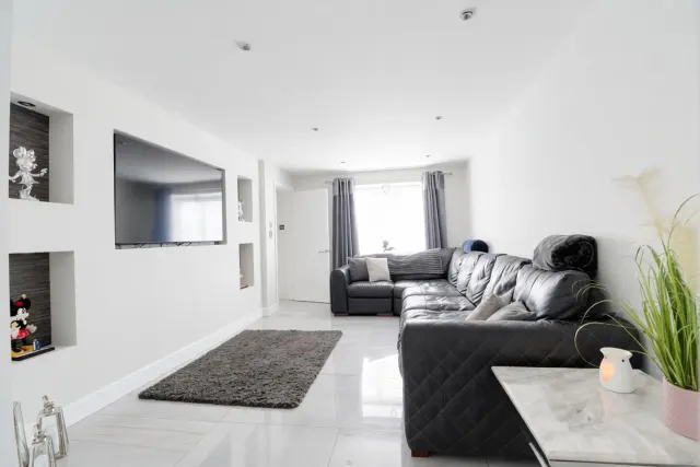 Thorn Tree Drive, Crewe, photo 2