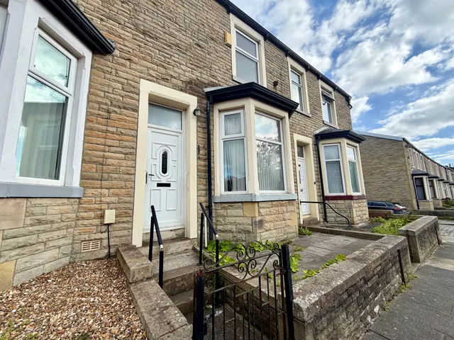 Barden Lane, Burnley, BB10, photo 1